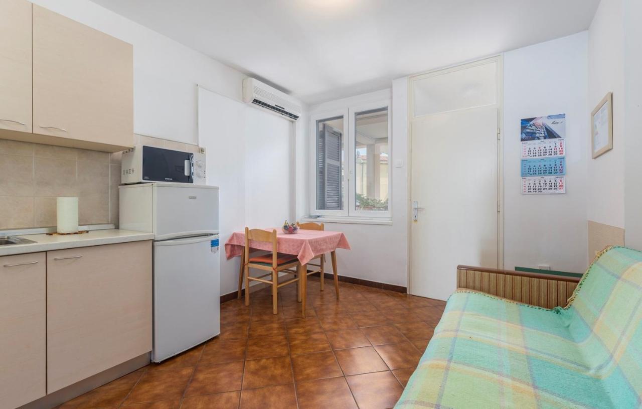 Peskera Apartments Tomicic Porec Luaran gambar