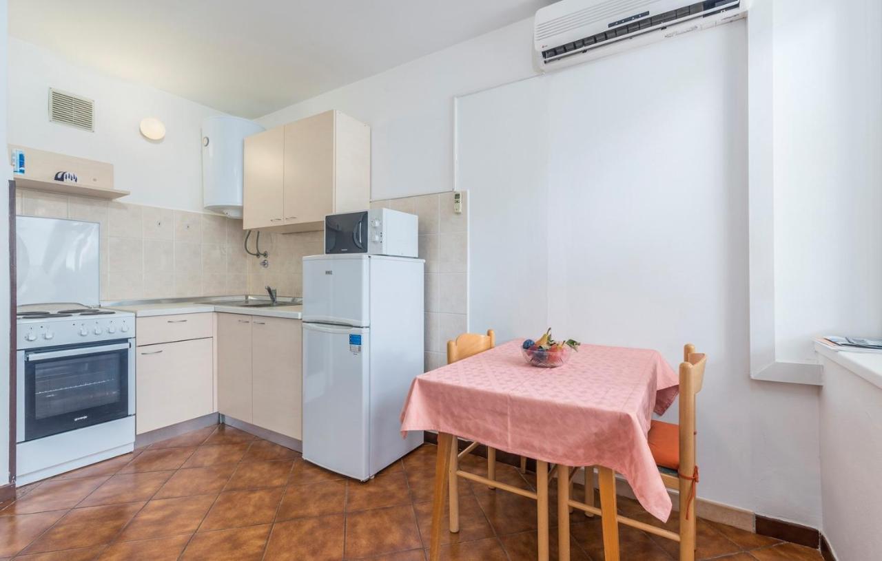 Peskera Apartments Tomicic Porec Luaran gambar