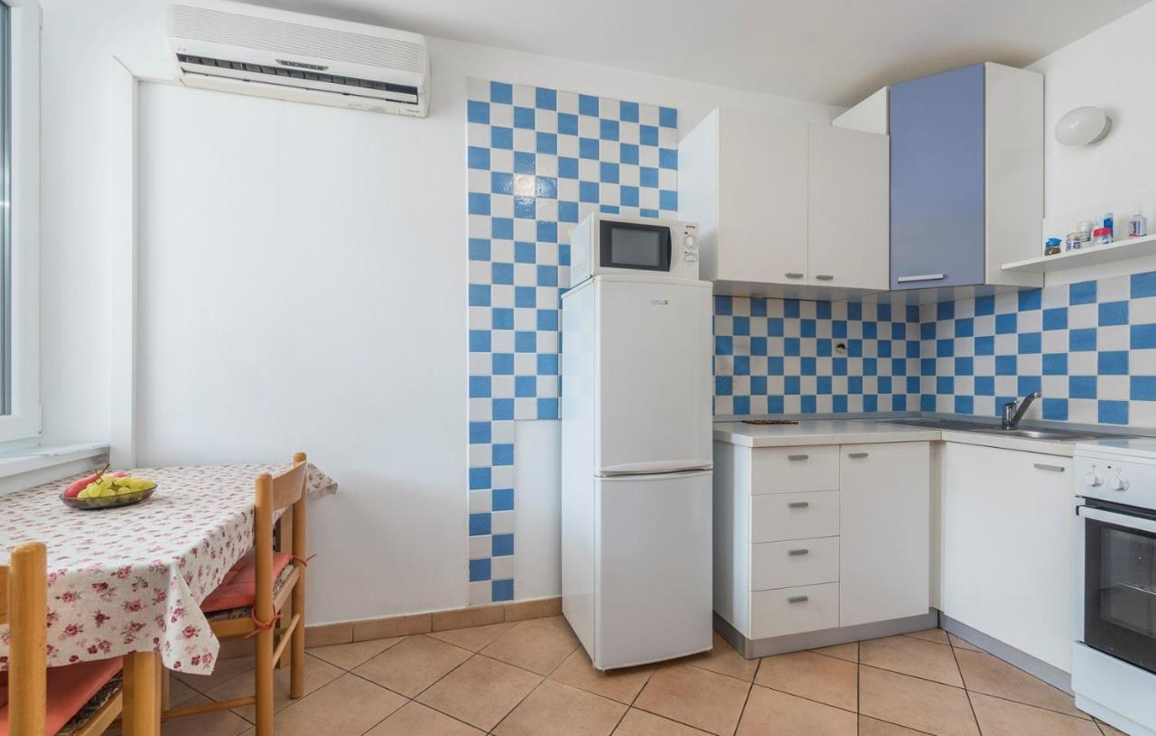 Peskera Apartments Tomicic Porec Luaran gambar